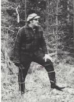 Hade många dagar med Erkki Louko i skogen. Lyssnar här till drev av Soitinkorven Vaino. Dagarna med Erkki o Matti Envall iskogen under mer än 20 år har varit innehållsrika. Matti kan bra svenska o Terttu kan både finska o svenska.